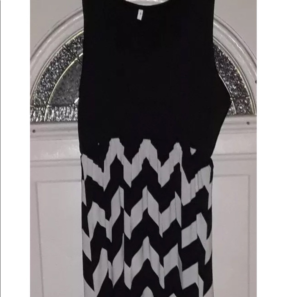 Black and white chevron pattern long maxi dress